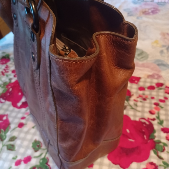 SOLD Frye cognac purse 👛 😍 SOLD - Picture 11 of 12